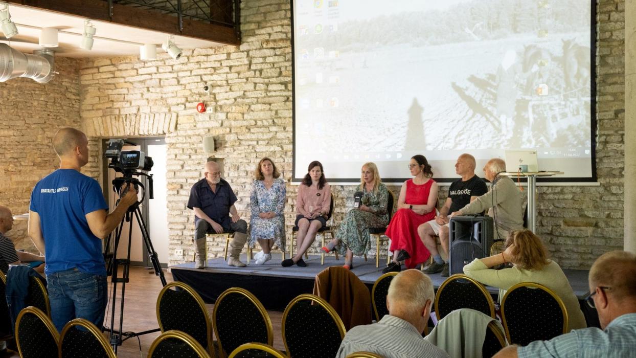 Fotol 2022. aasta Lahemaa mälumaastike projekti lõppüritus Vihulas. Foto: Toomas Tuul