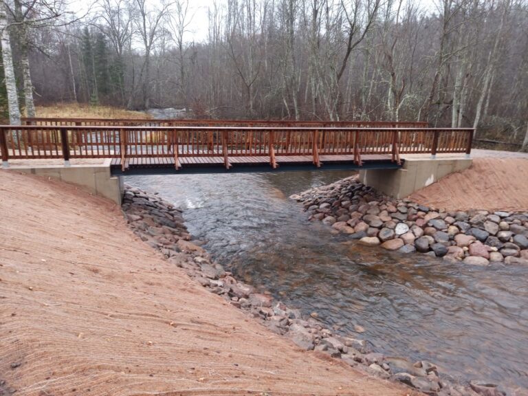 jõgi, mida ületab sild